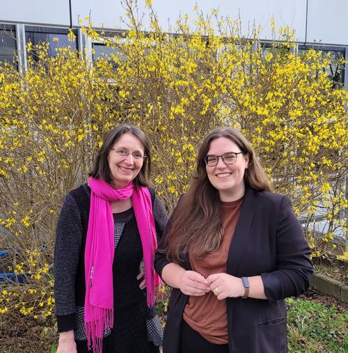 Susanne Heinze-Drinda (left), Ronja Kumpe (right)