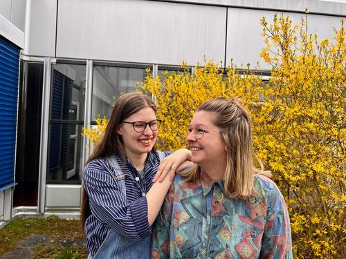 Melissa Eiben (left), Anne Besmer (right)