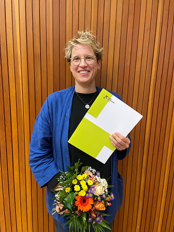 Nicole receives the award for teaching excellence